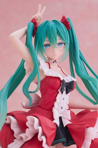 Taito Hatsune Miku figure back view shows layered textures and silhouette.