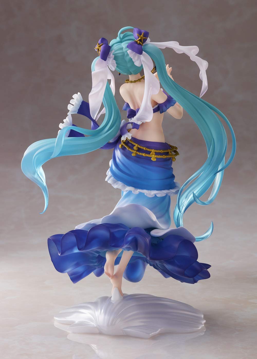 Taito Hatsune Miku Princess AMP Mermaid figure, side view, adds depth to display arrangements
