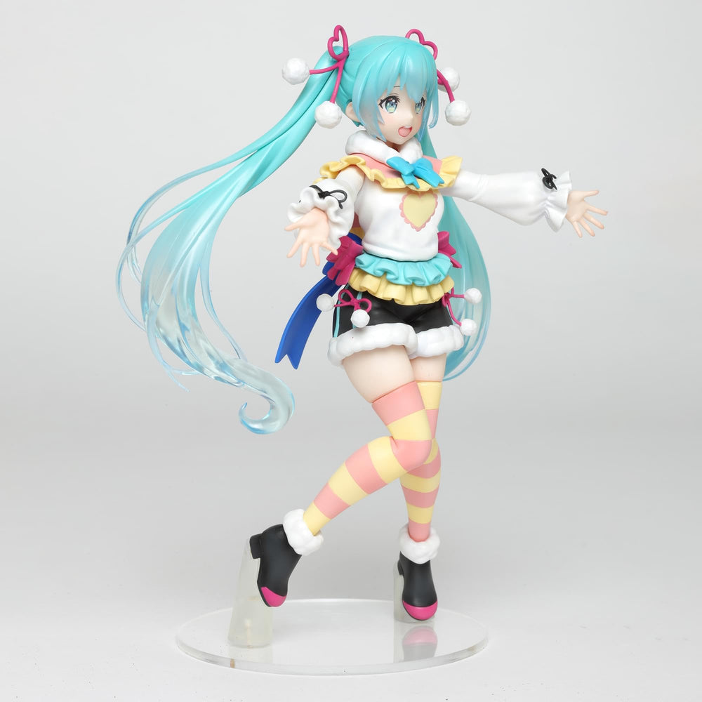 Taito Hatsune Miku figure ideal for desk and shelving displays.