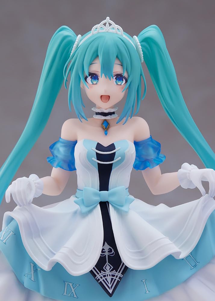 Taito Hatsune Miku Wonderland Cinderella side view highlighting profile