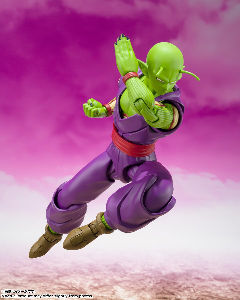 TAMASHII NATIONS Piccolo S.H.Figuarts cloak adds dramatic silhouette and flow.