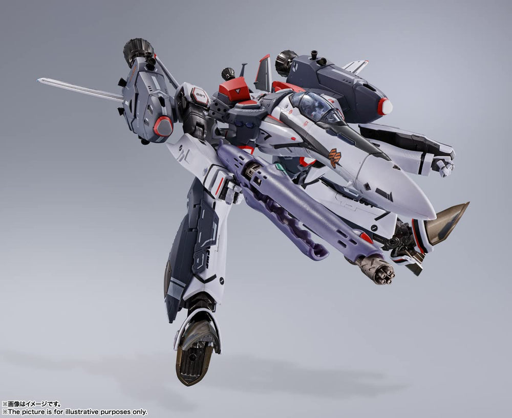 EX-Gear and pilot accessories expand posing options