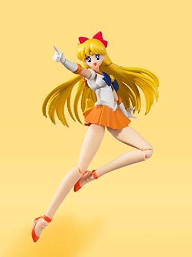 Glasses-hand accessory for a scholarly Sailor Venus look.