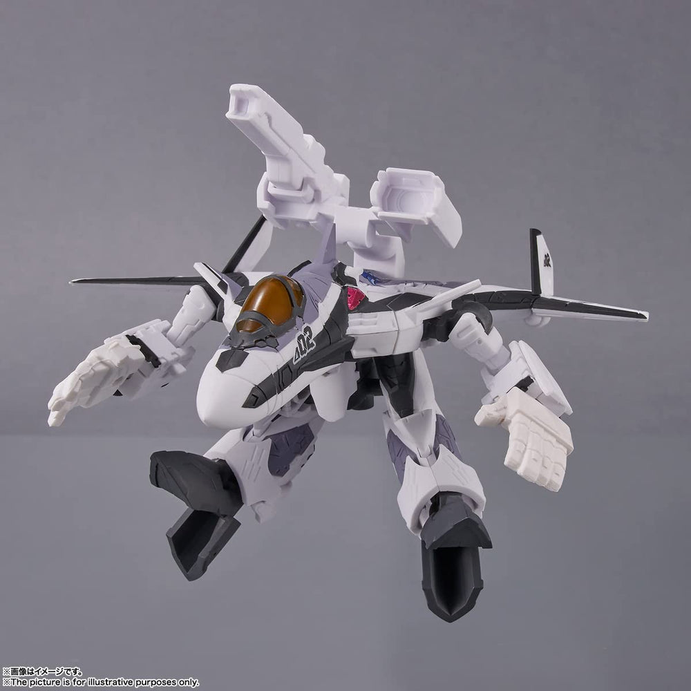 Support joint and optional hands broaden posing possibilities
