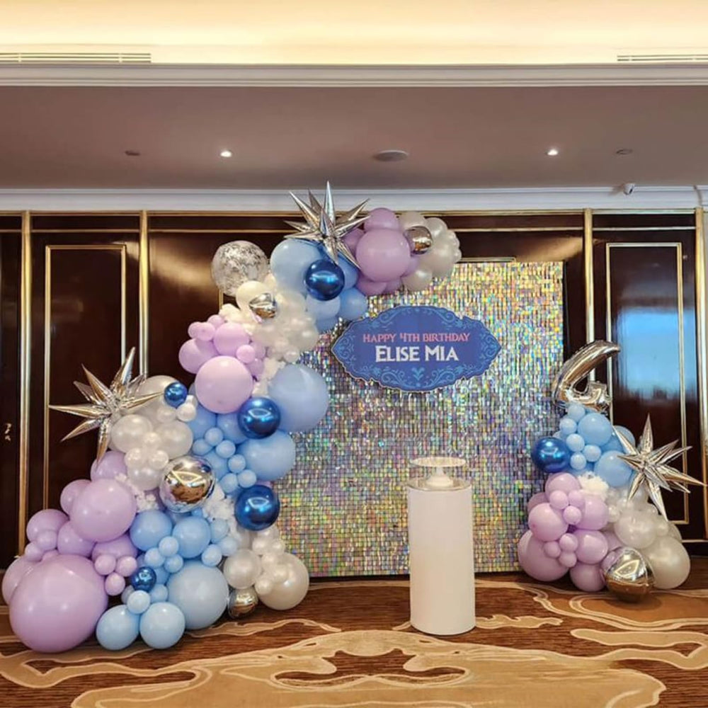 TAOYE 18-inch Snowflake Balloon adds bold focal points to the décor.