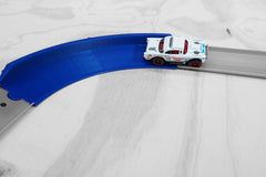 TechConnext high-speed corner enhances dynamic Hot Wheels play.