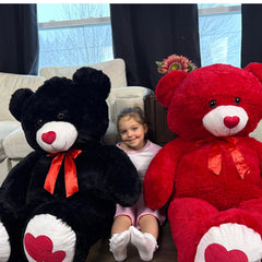 Tezituor giant plush bear features soft polyester fabric for cozy companionship.