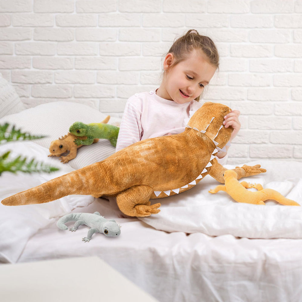 Tezituor lizard family set as an educational storytelling aid