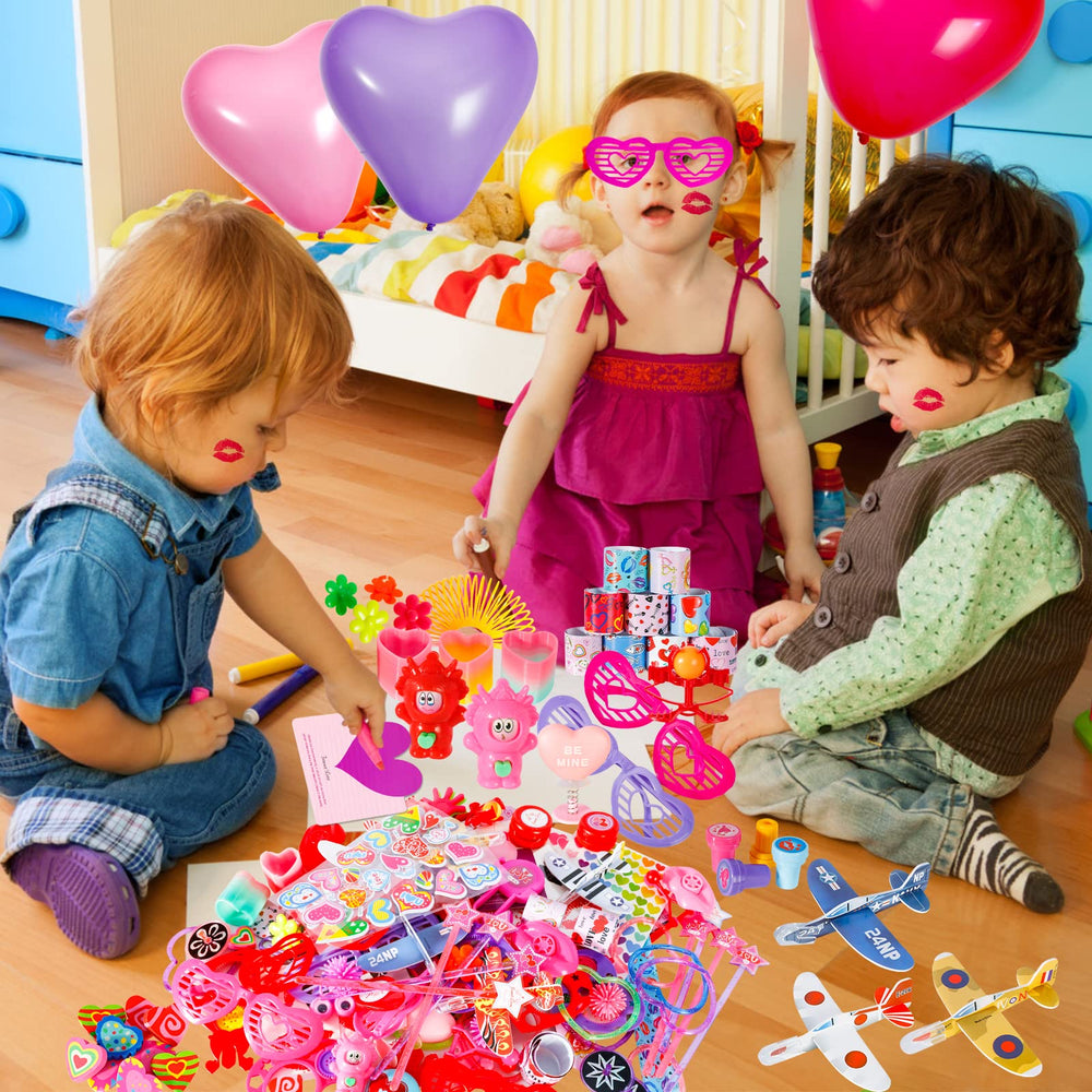 Thuodo Valentines classroom decor enhances party atmosphere with themed accents.