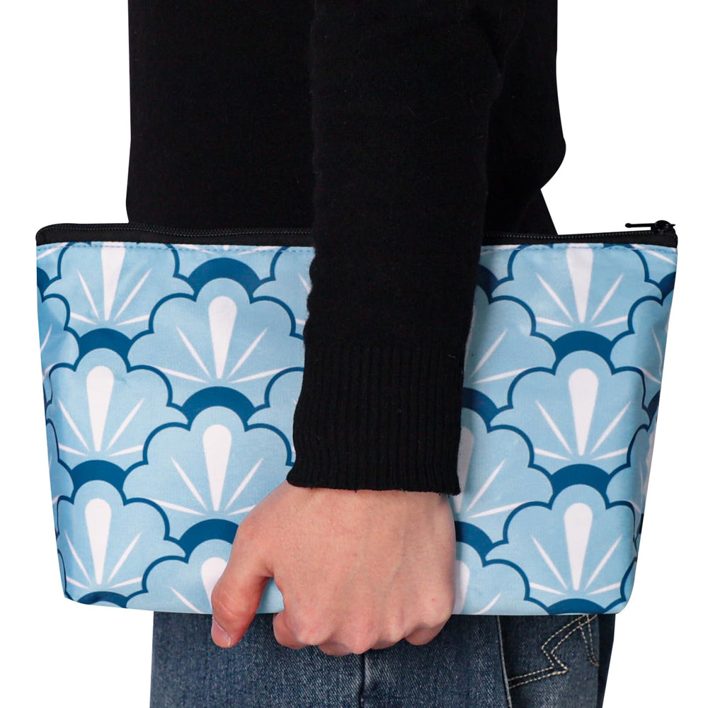TIASUSAN sturdy zipper and durable fabric for travel.