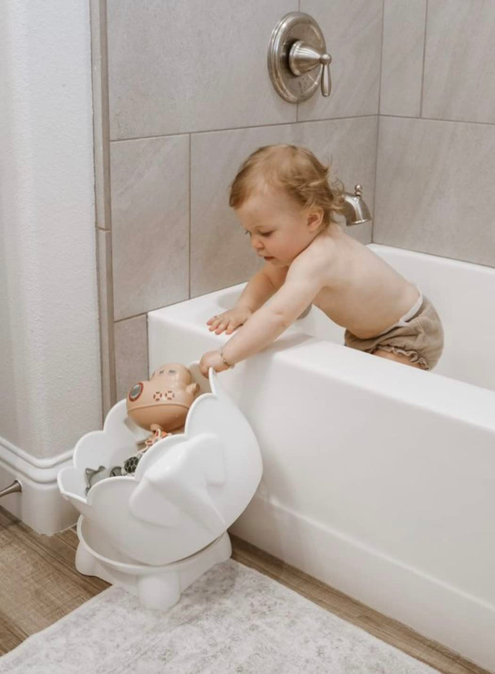 Tiipi compact organizer helps keep bathroom tidy.