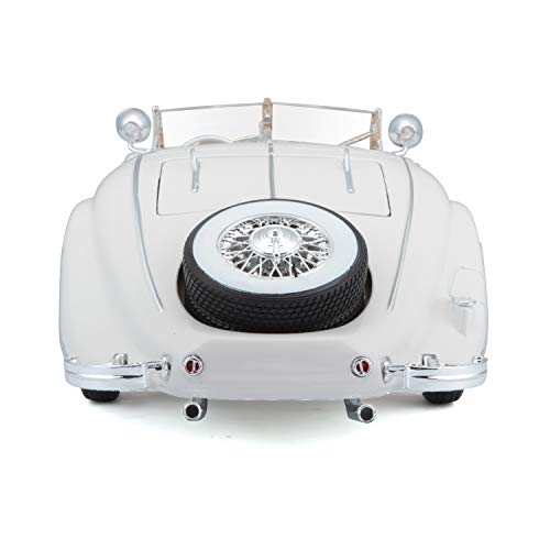 Tobar Maisto 1936 Mercedes-Benz 500K front-angle view shows iconic grille details