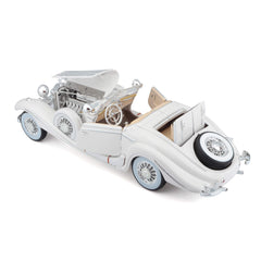 Tobar Maisto 1936 Mercedes-Benz 500K opening door demonstrates authentic accessibility