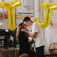 TONIFUL foil J balloon functions as a standout photo prop for weddings.