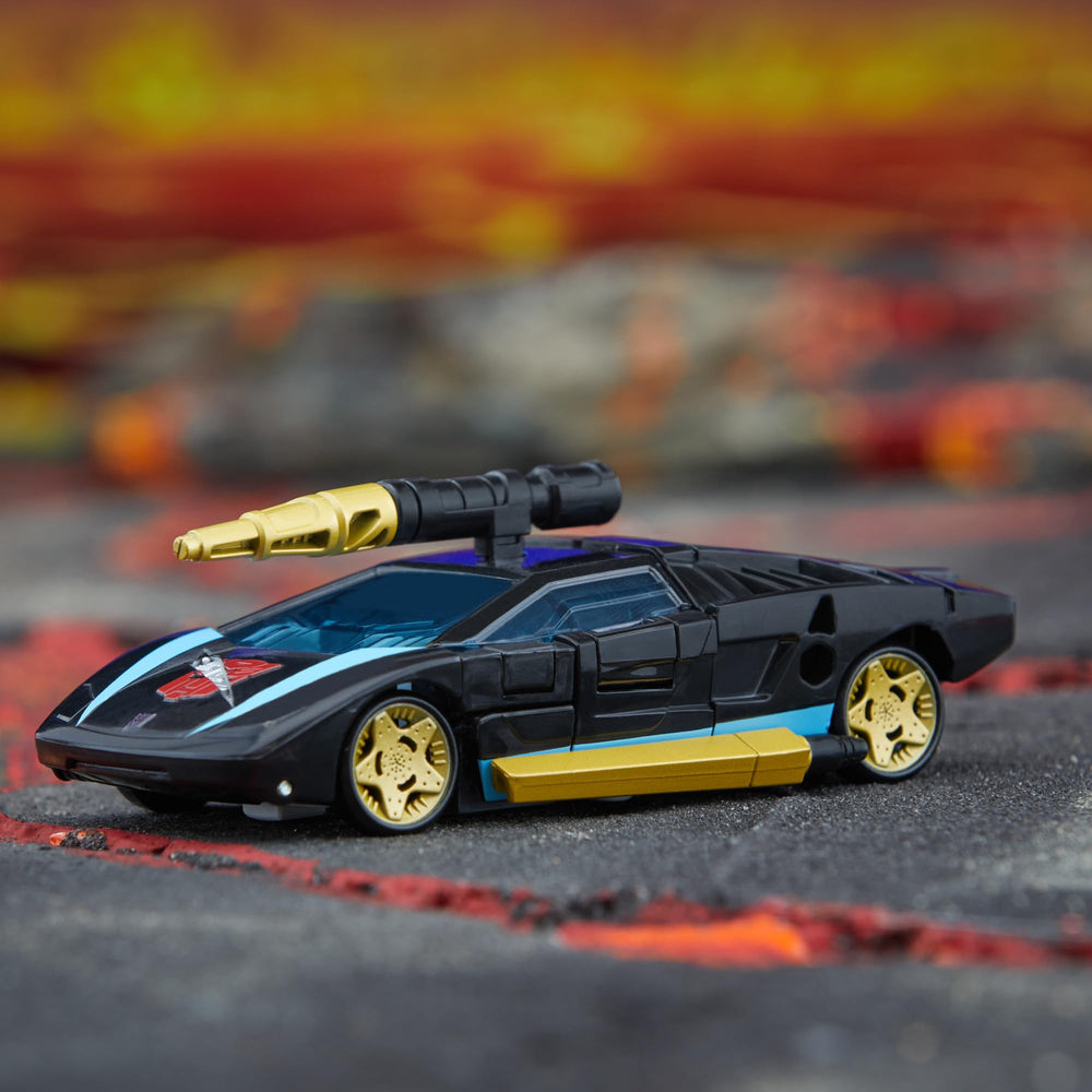 Transformers Armada Wheeljack articulated legs support versatile display angles.