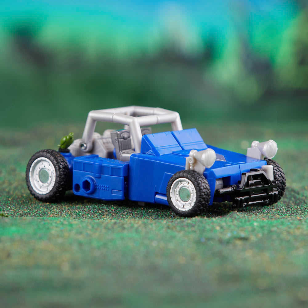 Transformers Beachcomber figure with accessories for versatile play
