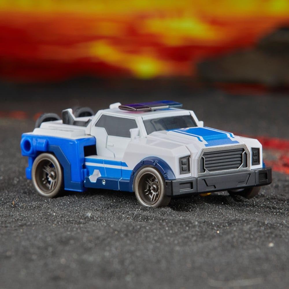 Transformers Legacy EV Deluxe Strong Arm with weapons enhances quick pretend battles.
