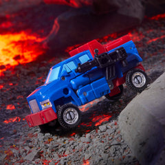 Transformers Legacy United Gears flip-up chest plate adds visual interest.