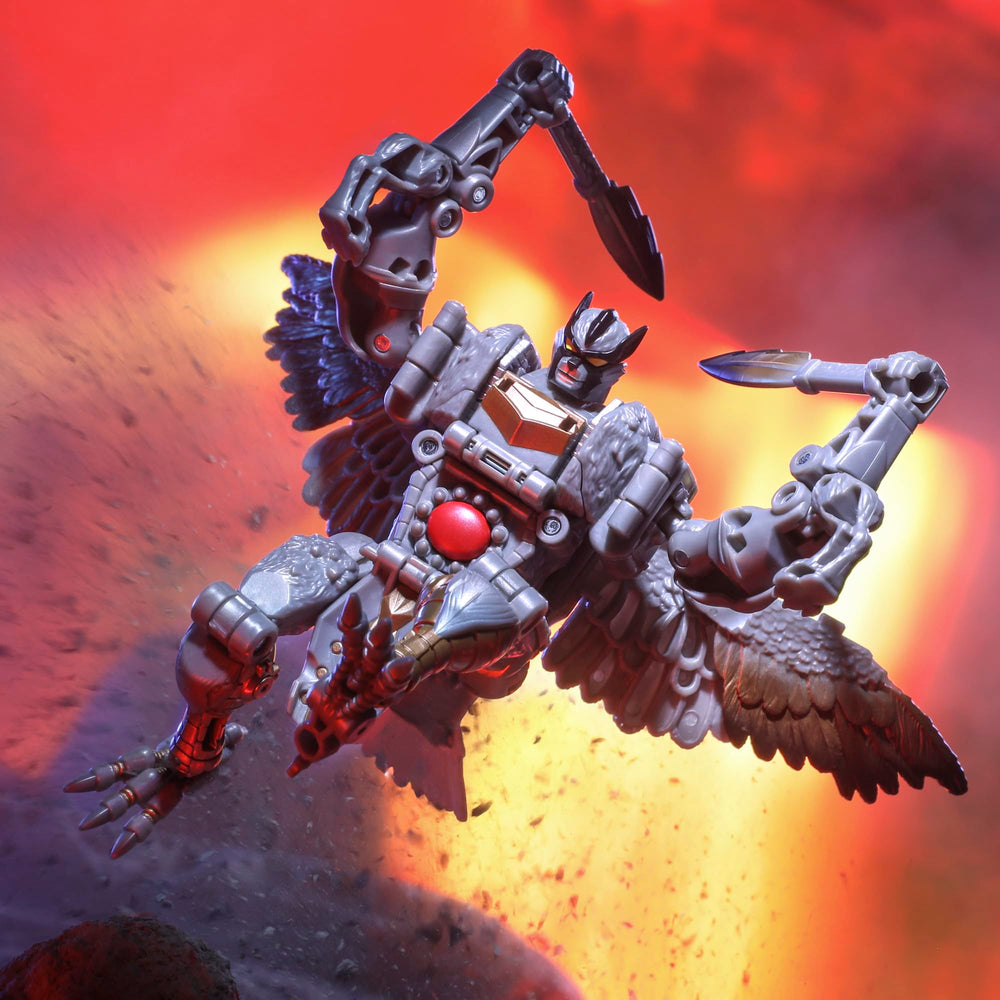 Flip-out wings and textured fur and feathers enhance Beast Wars-inspired look.