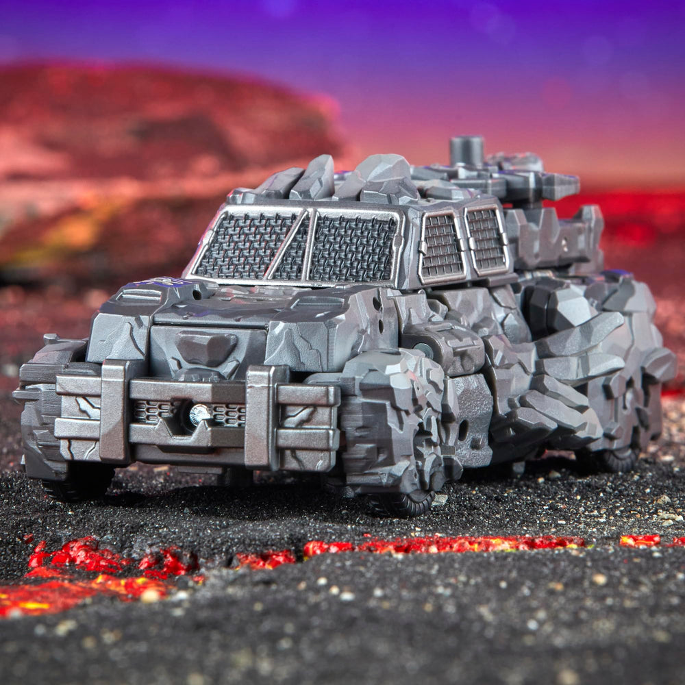 Transformers Magneous in vehicle mode offers dynamic display and quick conversion options.