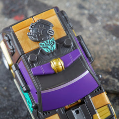 Transformers Star Raider Cannonball removable roof piece boosts display options.