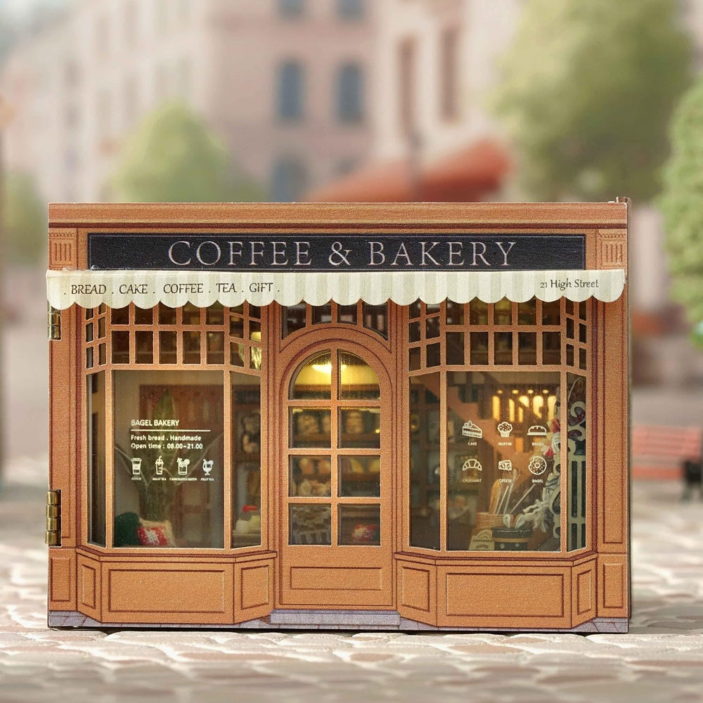 TuKIIE 1:32 bakery miniatures with baguettes and cakes for realistic scenes.