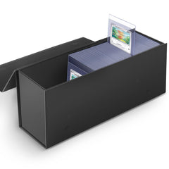 Tutata semi-rigid card holder with magnetic closure, secure and accessible.