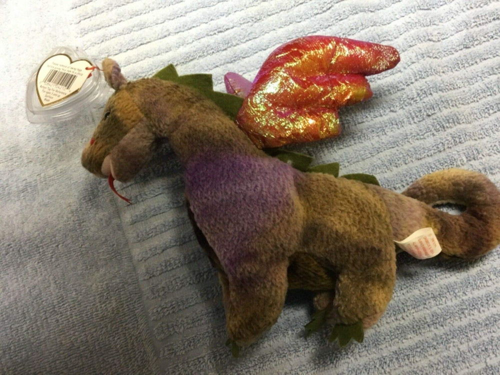 Ty Scorch the Dragon Beanie Baby claws spines, green accents enhance dragon character