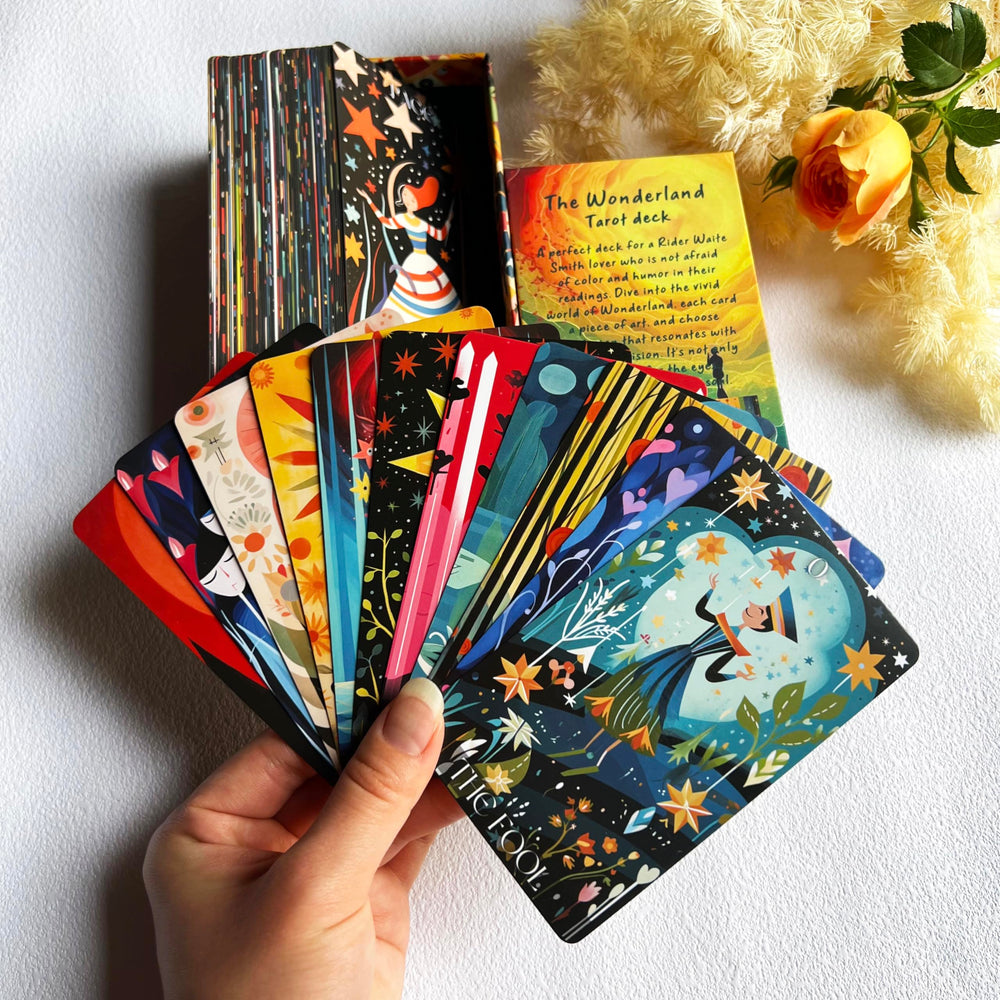 Tzxamsez Wonderland compact box keeps storage neat and simple.