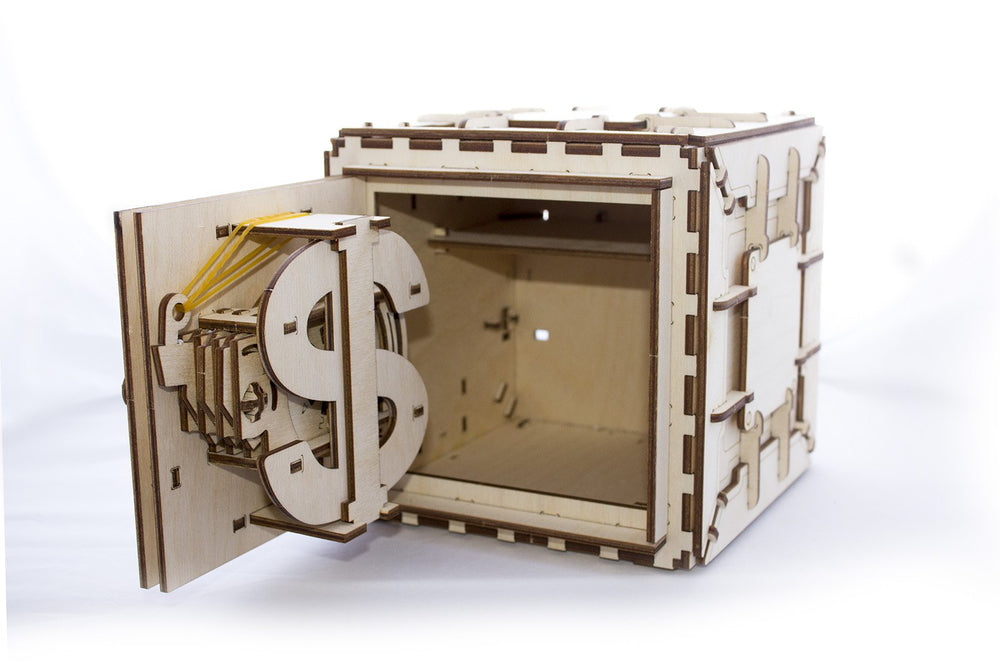 UGEARS Model Safe Kit assembly parts image shows 179 pieces awaiting fit