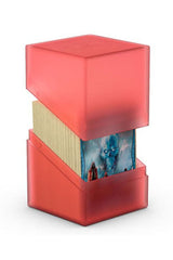 Ultimate Guard Boulder 100 Ruby closed mode ensures a tight seal for transport