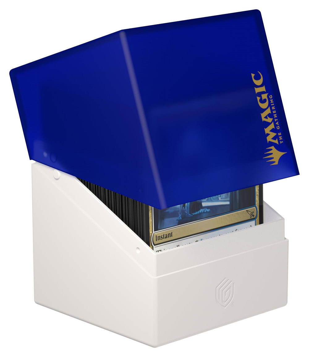 Ultimate Guard Boulder 100+ box closure ensures secure transport.