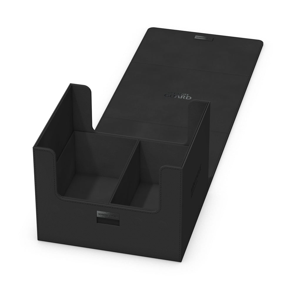 Magnetic closure in action on Ultimate Guard Minthive 30+ deck case