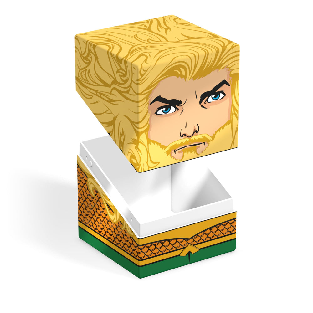 Ultimate Guard Squaroes Boulder100+ Aquaman interior with deck slots.