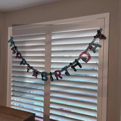 Easy assembly for quick setup of the Unique LOL Surprise banner.
