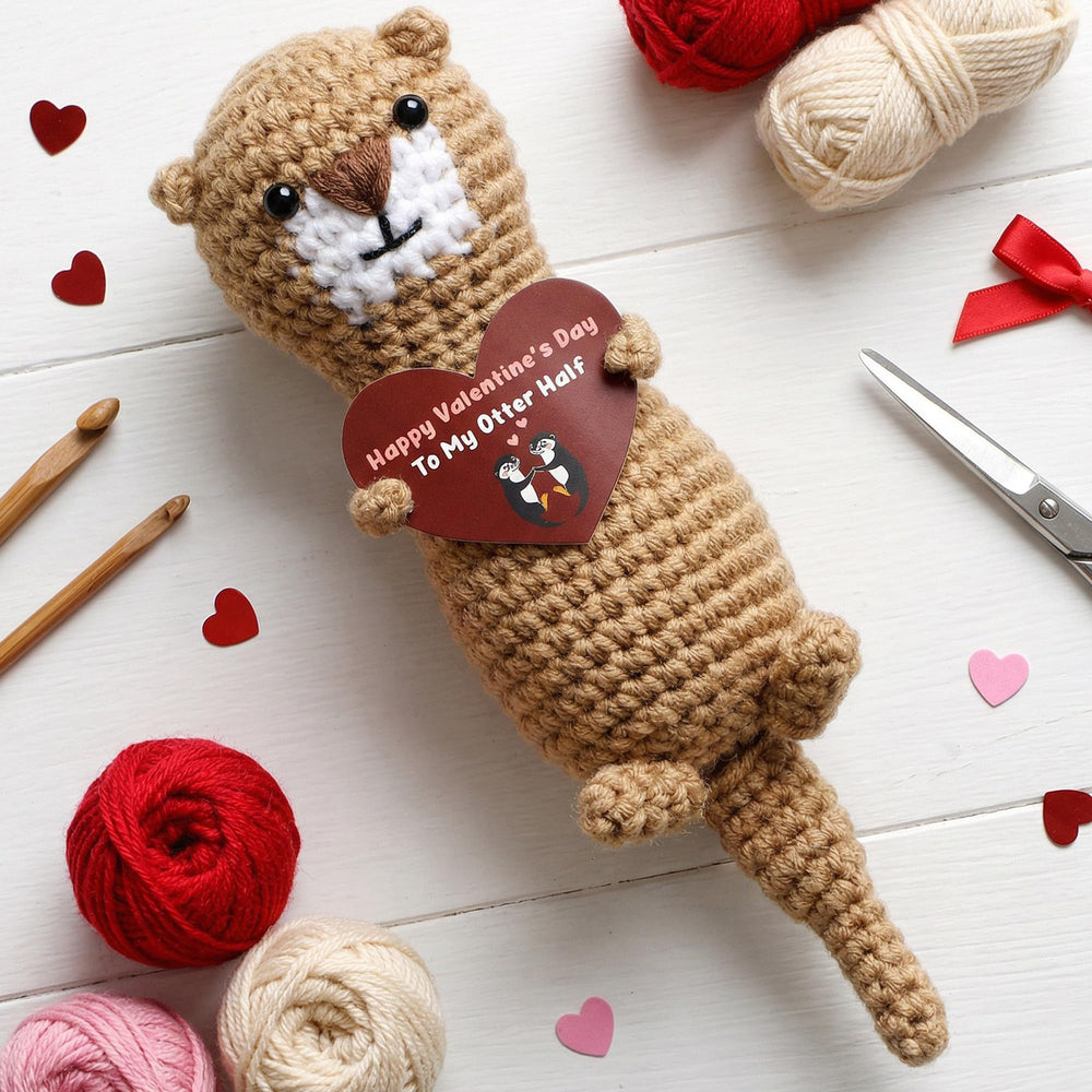 VELENTI otter-half heart message crochet figure, ideal Valentine gift for partner.