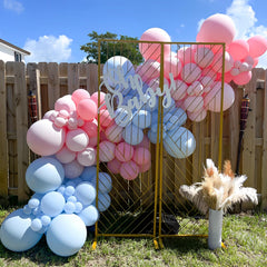 Voircoloria light-blue balloon arch adds a soft focal point to venues.