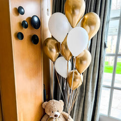 Voircoloria metallic gold balloons close-up showing premium latex shine for atmosphere