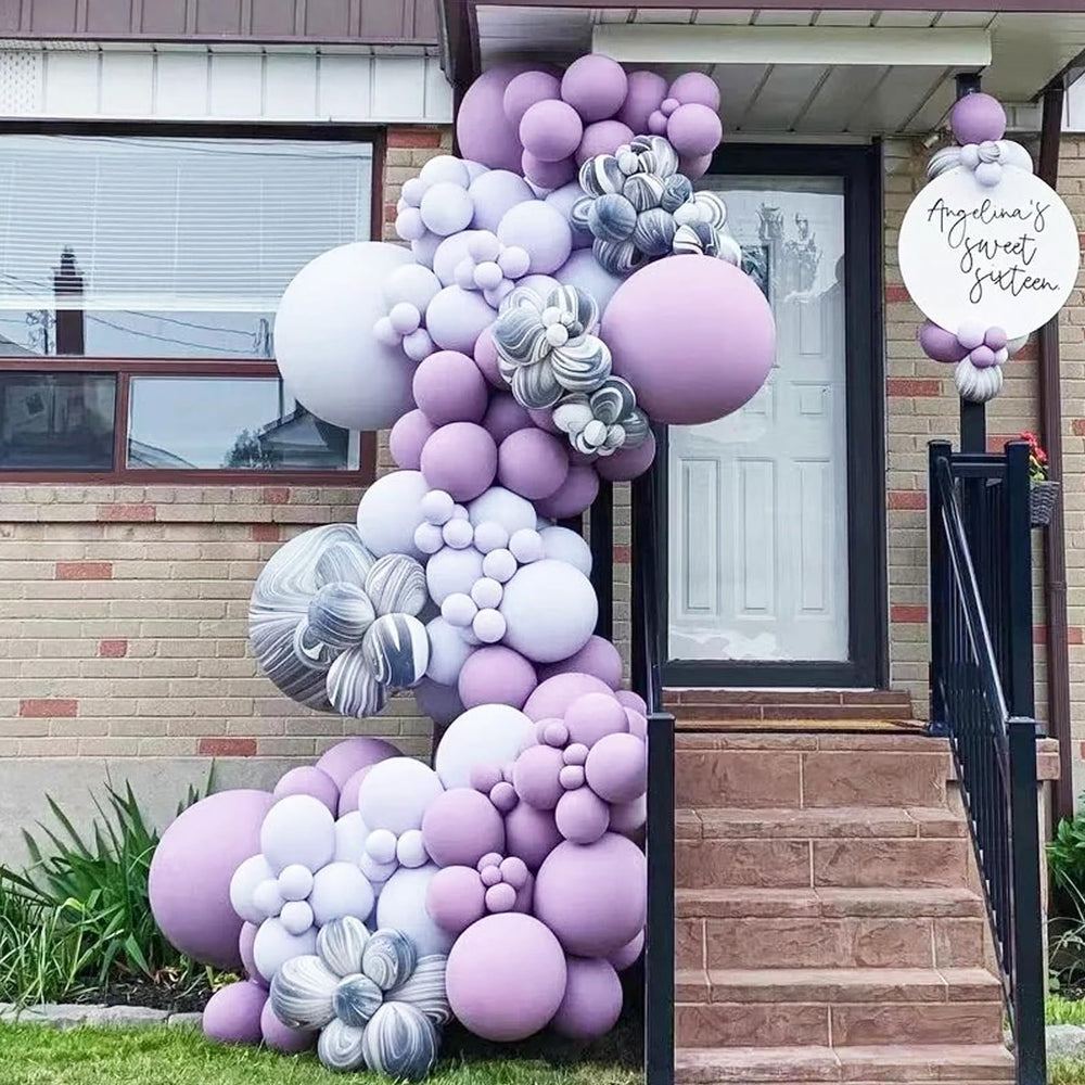 Voircoloria garland kit ribbons enhance quick, attractive balloon displays.