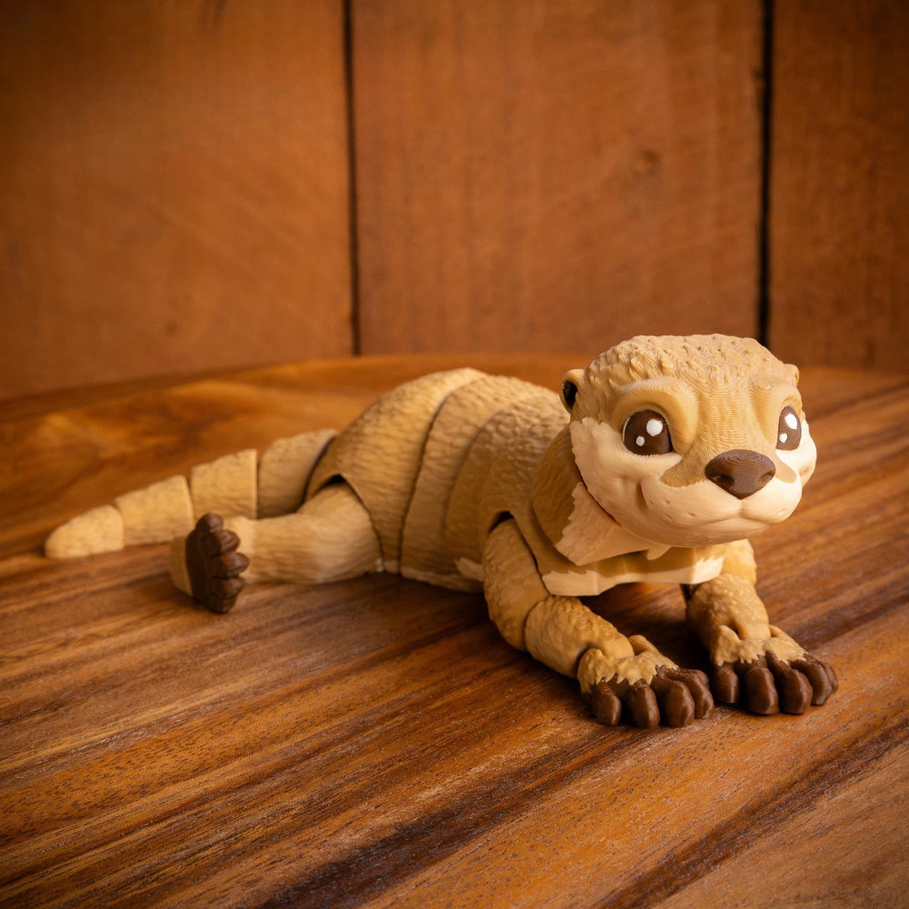 VUNDO Ollie Otter 6-inch chestnut brown onyx design is eye-catching on any desk