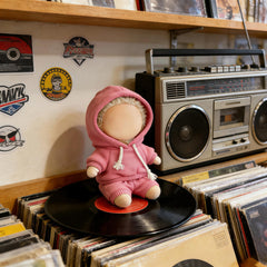 VVQUI pink sweatshirt outfit for 17cm dolls, versatile for play and photos