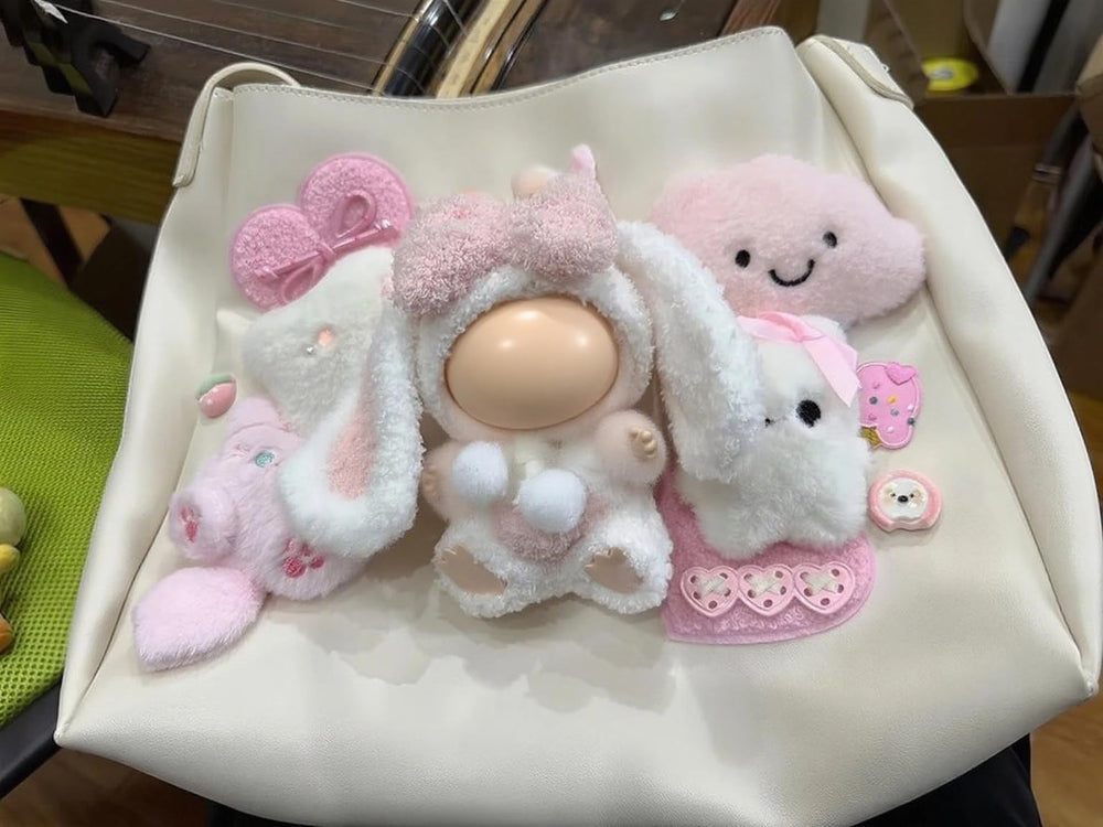 VVQUI 17cm doll clothing set with stretchable design for easy dressing.