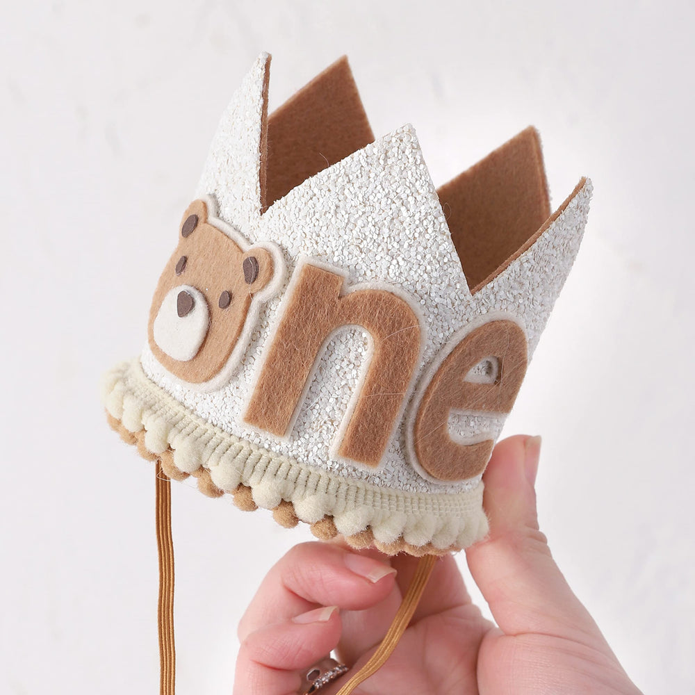 WAHAWU Photo-ready baby hat for cherished birthday memories.