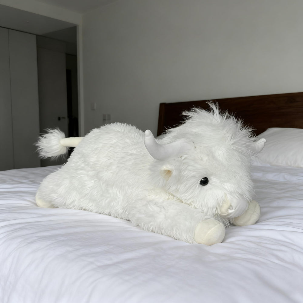 WDXDSOB Highland Cow back view, decorative plush for living spaces