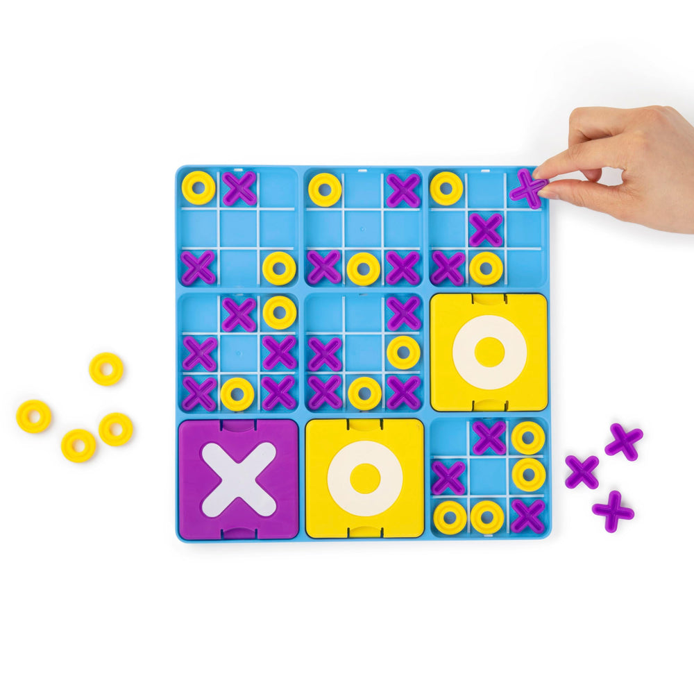 WHAT DO YOU MEME Ultimate Tic Tac Toe travel case keeps components organized