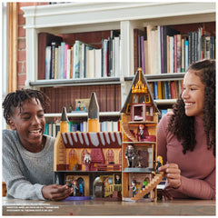 Wizarding World bench accessory enhances pretend play scenes.
