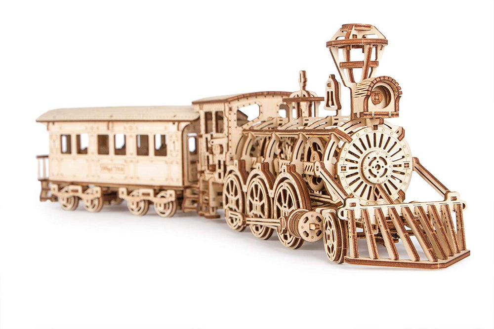 Wood Trick wooden pieces 405 count invites focused, long-building sessions.
