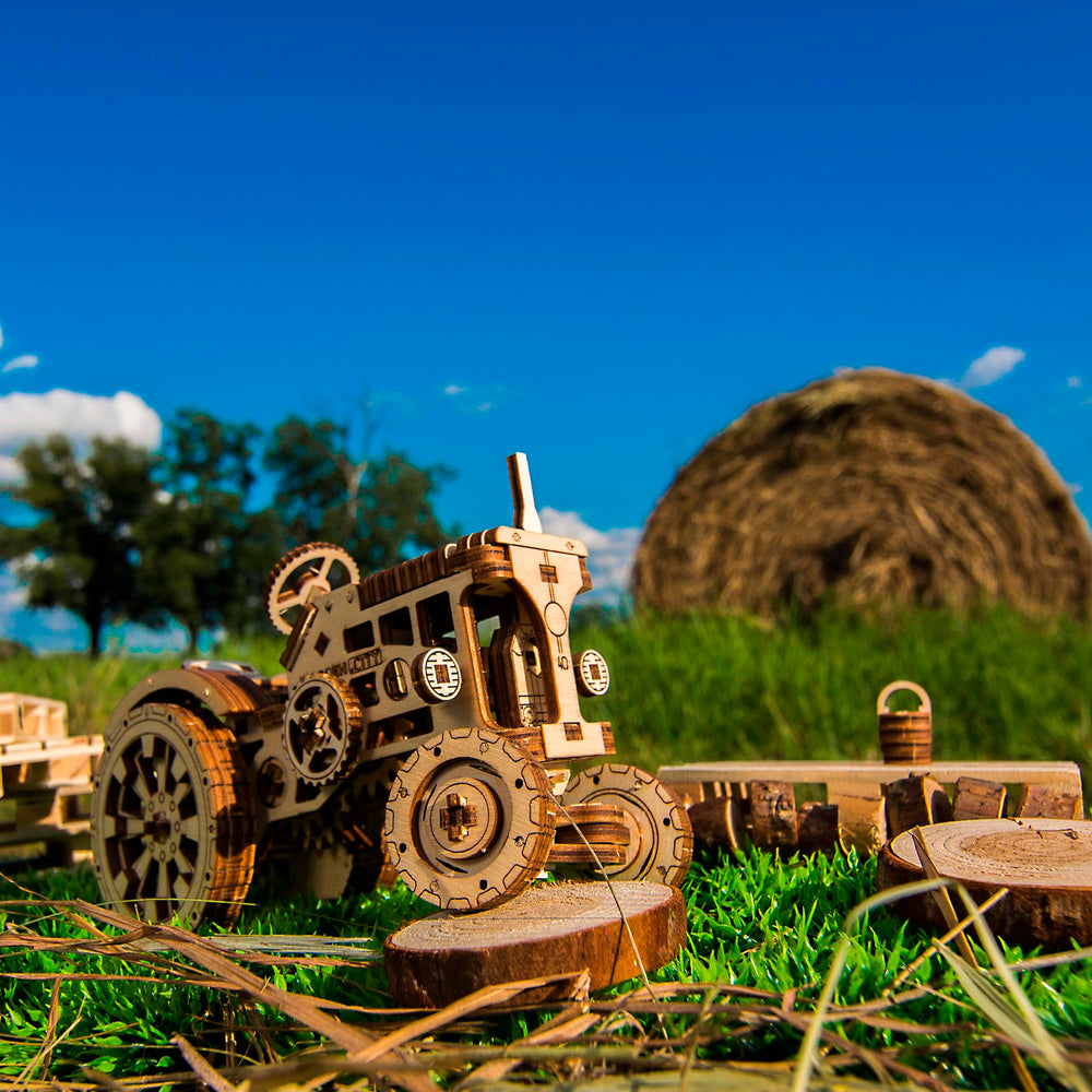 WOODEN.CITY Tractor 3D Puzzle pistons detail illustrating motion