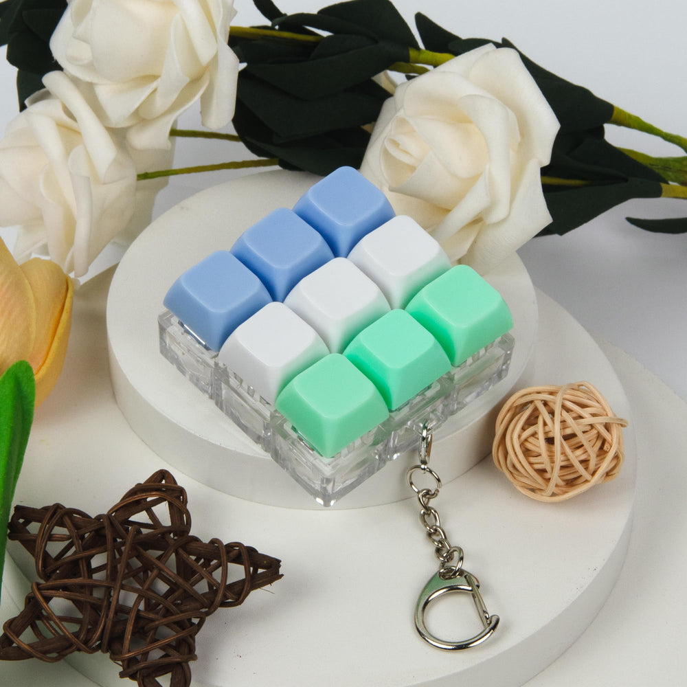 XiawaLangzhuo Toy packaging highlights gift-ready design for desks and bags.