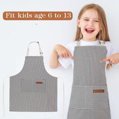 XLSXEXCL Stripes Kids Apron shows size 45 x 48 cm with 58 cm waist ties